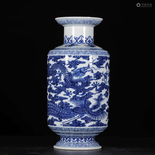 Chinese Blue White Dragon Porcelain Vase