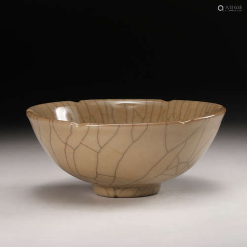 Chinese Crackle Glazed Porcelain Bowl