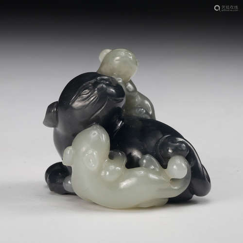 Chinese Grey White Jade Carved Cats