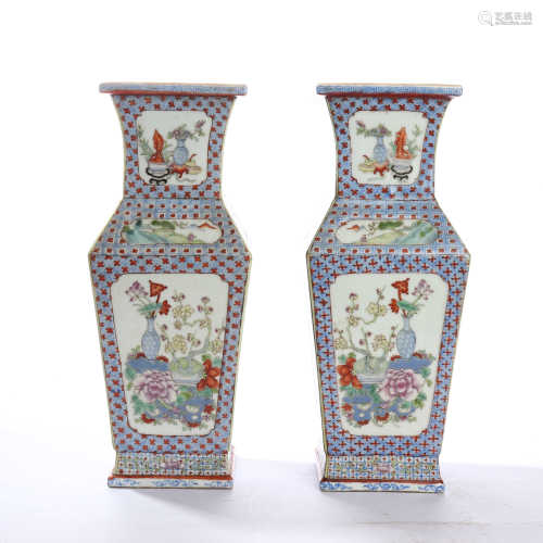 A pair of square flasks with window opening and flower patterns in mid Qing Dynasty