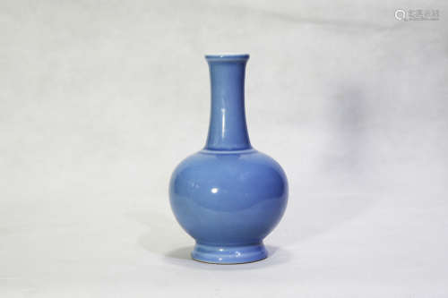 Chinese Qing Dynasty Qianlong Period Blue Glazed Porcelain Bottle