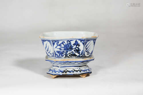 Chinese Yuan Dynasty Blue And White Square Porcelain Brush Wash