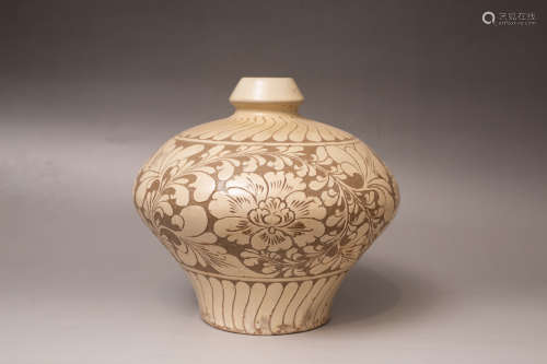 Cizhou Kiln Carved Porcelain Bottle