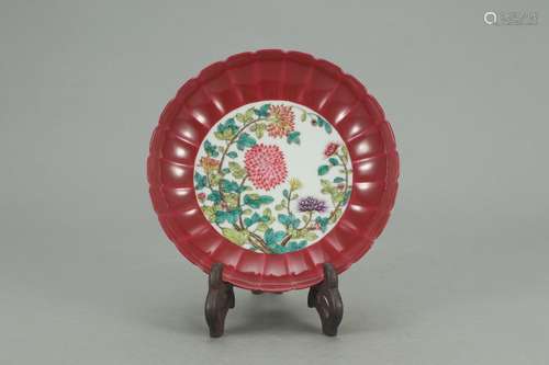 A Chinese Porcelain Red Glazed Plate Of Floral Painting