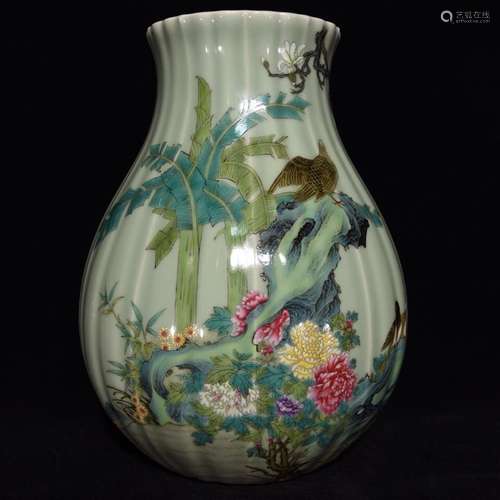 A Chinese Porcelain Green Glazed Famille Rose Vase With Floral&Brid Painting