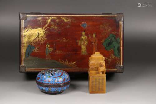 A Chinese Seal Of Beast And A Chinese Cloisonne Box