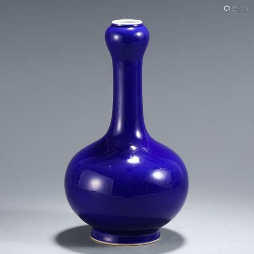 A Chinese Porcelain Blue Glazed Vase