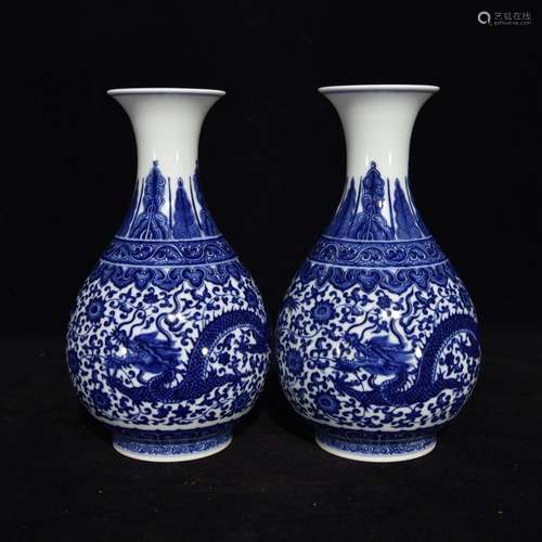 Pair Of Chinese Porcelain Blue And White Yuhuchunping Vases Of Dragon Pattern