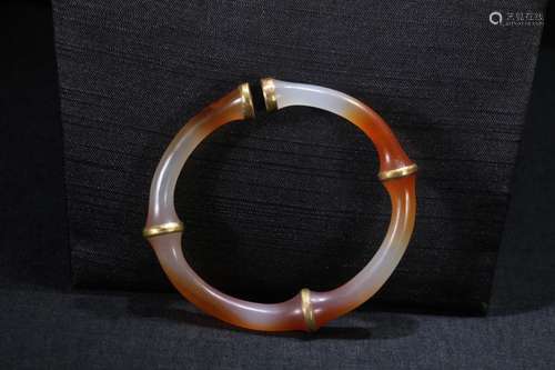 A Chinese Agate Bangle Embeded Gold