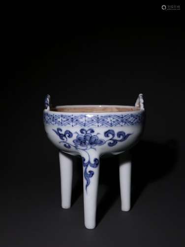 A Chinese Porcelain Blue And White Tripod Censer