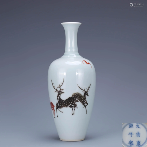 A Chinese Deer Painted Porcelain Vase