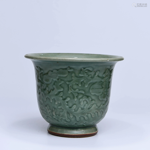 A Chinese Longquan Kiln Flower Carved Porcelain Cup