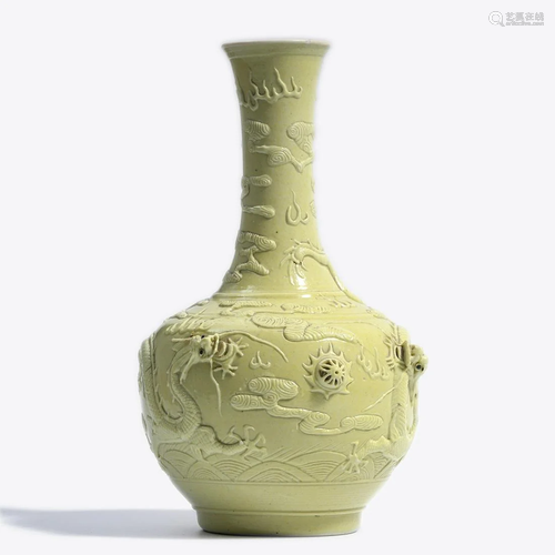 A Chinese Yellow Glazed Piercing Dragon Pattern