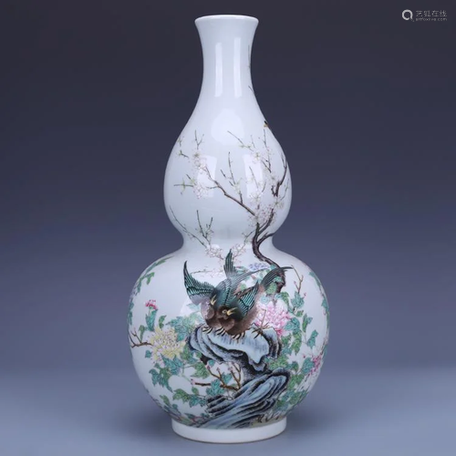 A Chinese Famille Rose Porcelain Gourd-shaped Vase