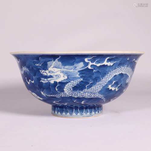 A Chinese Blue and White Dragon Pattern Porcelai…