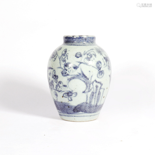 A Chinese Blue and White Floral Porcelain Jar