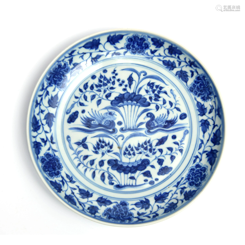 A Chinese Blue and White Floral Porcelain Plate