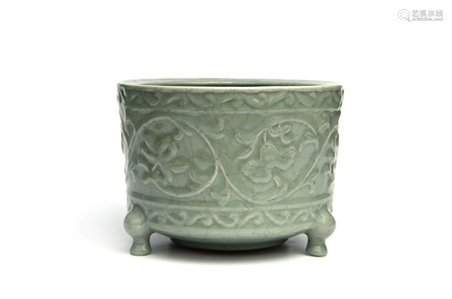 A Chinese Longquan Kiln Floral Porcelain Three-legged