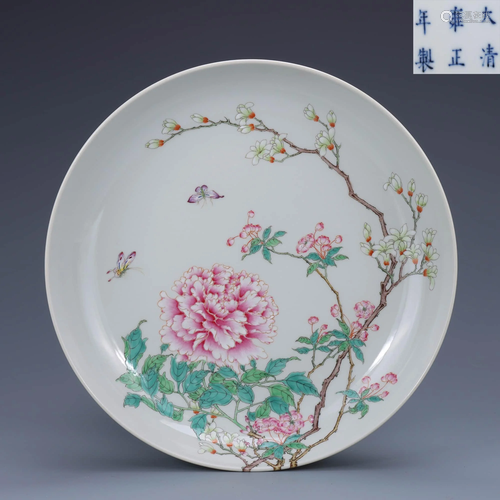 A Chinese Famille Rose Floral Porcelain Plate