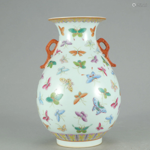 A Chinese Famille Rose Butterfly Painted Porcelain