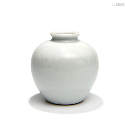 A Chinese Sweet White Glaze Porcelain Jar