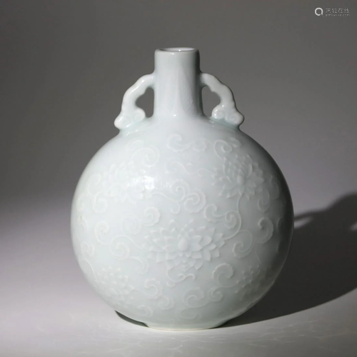 A Chinese bluish white Glaze Floral Porcelain Vase