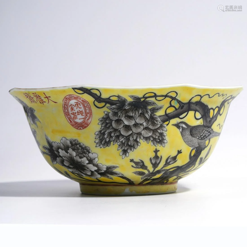 A Chinese Yellow Ink Colored Grape Pattern Porcelain