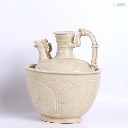 A Chinese Ding Kiln Porcelain Warming Pot for Wine