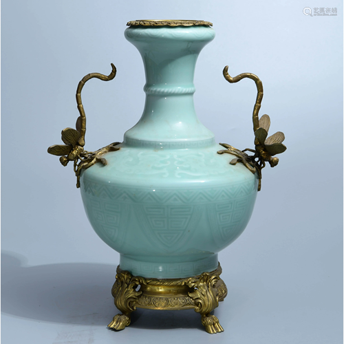 A Chinese Pea Green Glazed Porcelain Vase