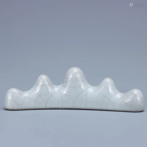 A Chinese Ge Kiln White Glazed Porcelain Brush Rack