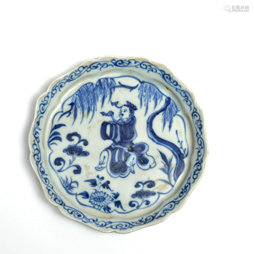 A Chinese Blue and White Floral Porcelain Plate