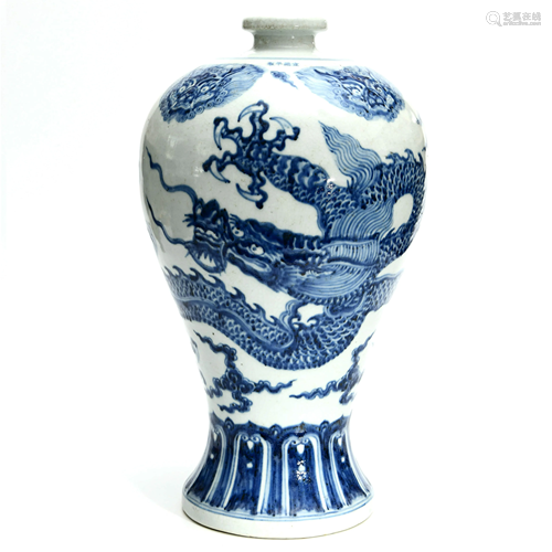 A Chinese Blue and White Dragon Pattern Porcelai…