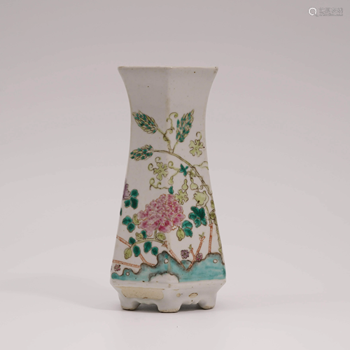 A Chinese Famille Rose Flroal Porcelain Hexagon Vase