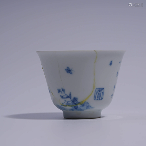 A Chinese Blue and White Floral Porcelain Cup