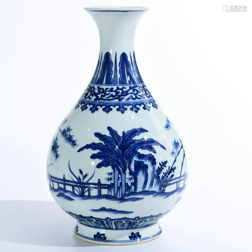 A Chinese Blue and White Floral Porcelain Vase