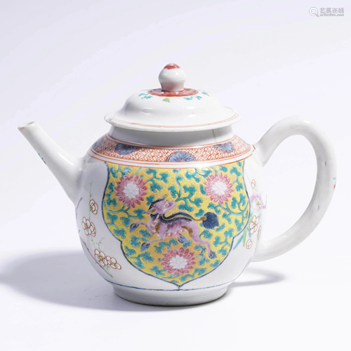 A Chinese Famille Rose Flower&Bird Pattern Porcelain