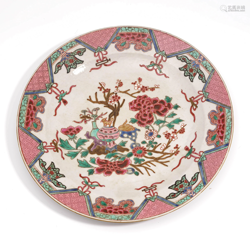 A Chinese Famille Rose Flroal Porcelain Plate