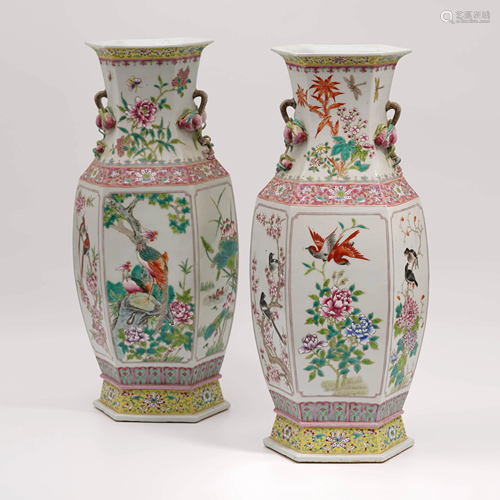 A Pair of Chinese Famille Rose Flower&Bird Pattern