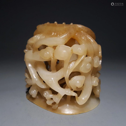 A Chinese Hetian Jade Piercing Dragon Pattern Vessel