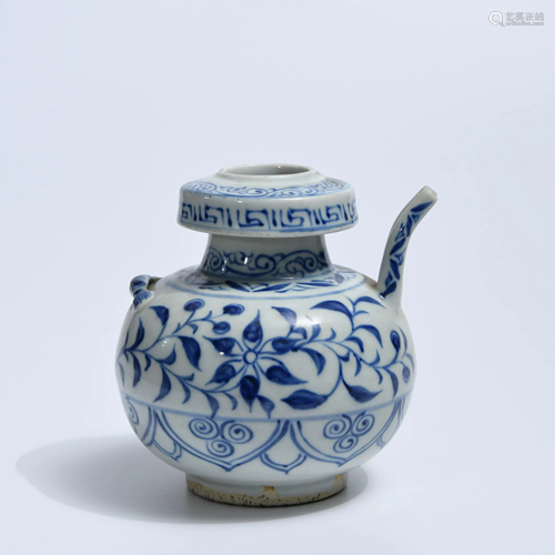 A Chinese Blue and White Floral Porcelain Flower