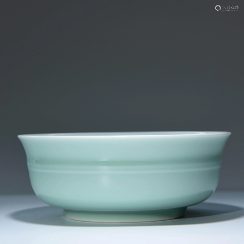 A Chinese Pea Green Glaze Porcelain Bowl