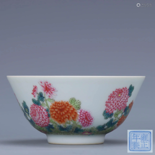 A Chinese Famille Rose Floral Porcelain Bowl