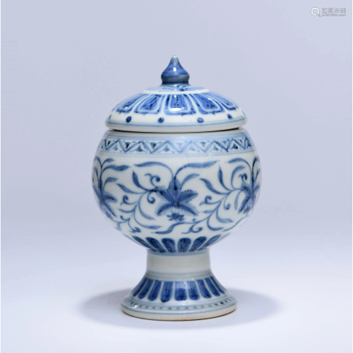 A Chinese Blue and White Floral Porcelain Zun with
