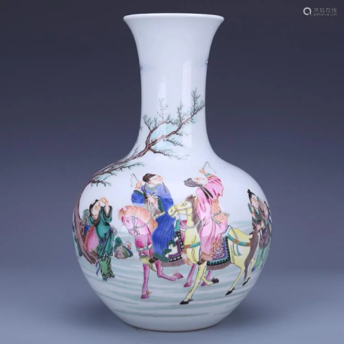 A Chinese Famille Rose Figures Painted Porcelain Vase