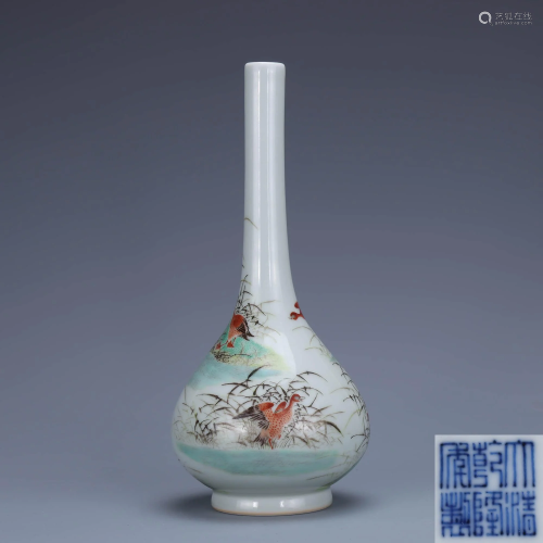 A Chinese Famille Rose Painted Porcelain Flask