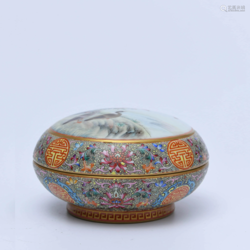 A Chinese Famille Rose Flroal Porcelain Box