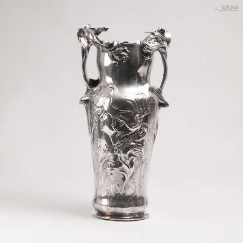 Julius Robert Hannig(Liegnitz 1866 - Tabarz 1931), Berliner BildhauerGroße Jugendstil-Vase mit