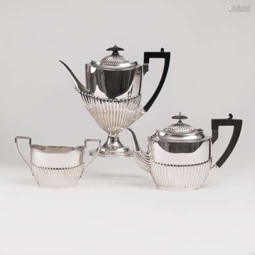 Viktorianische Kaffee- und Teekanne mit ZuckerpotSheffield, 1889-90, 1918-19. Silber, variierend