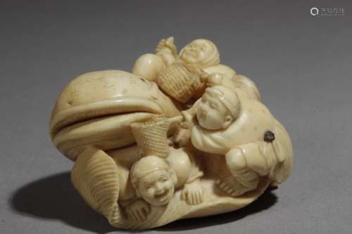 A late 19th century Japanese netsuke from Meiji period. Signed Chokusai Con Kakihan