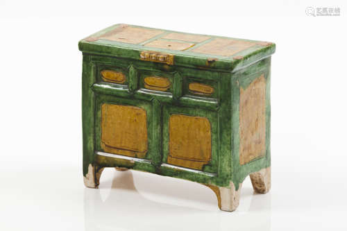 A sancai glazed model of a chest